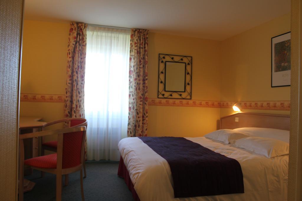 Hotel Des Bains Lancieux Room photo