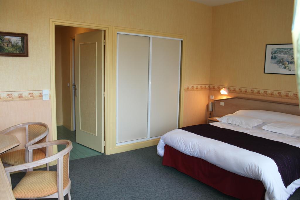 Hotel Des Bains Lancieux Room photo